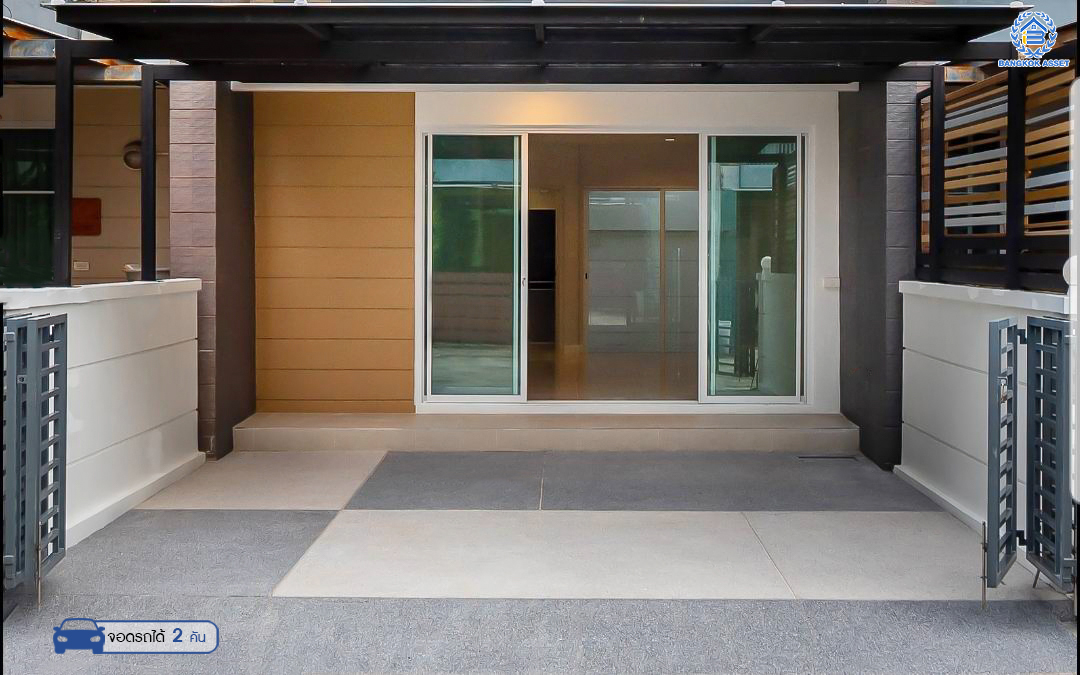 บ้านมือสองตกแต่งใหม่ แบรนด์ Sansiri ม.ทาวน์พลัส เกษตร-นวมินทร์ ทาวน์เฮ้าส์ 3 ชั้น เนื้อที่ 20 ตร.ว. ฟังก์ชัน 3 ห้องนอน 3 ห้องน้ำ จอดรถได้ 2 คัน พร้อม Living Room กว้างขวาง ทำเลใจกลางเมือง เข้า-ออกได้หลายเส้นทาง ถ.ประเสริฐมนูญกิจ, ถ.นวลจันทร์, ถ.รามอินทรา-นวมินทร์ ใกล้ทางด่วนฉลองรัช และรถไฟฟ้าสายสีน้ำตาล (สายอนาคต) "สถานีคลองลำเจียก"